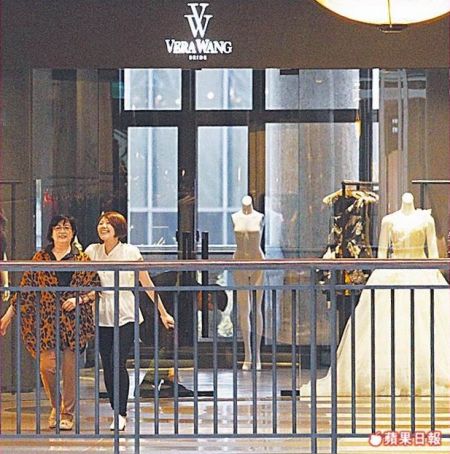 曝徐若瑄小2岁富豪男友:曾离婚 育有两女