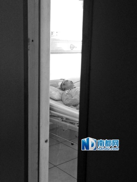 女子被捅14刀身亡男友打砸医院殴打医生_社会_南