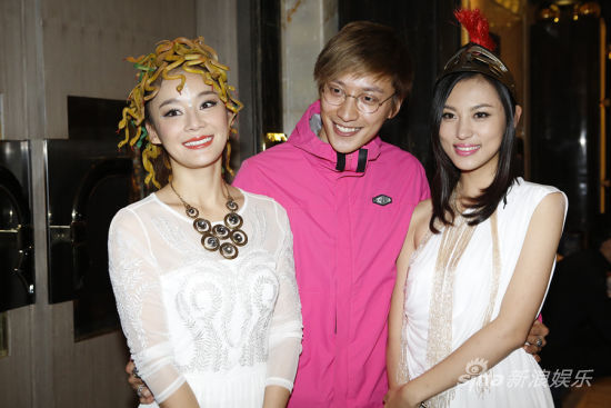 《 半步天涯 》袁姗姗曝新造型:满头盘蛇