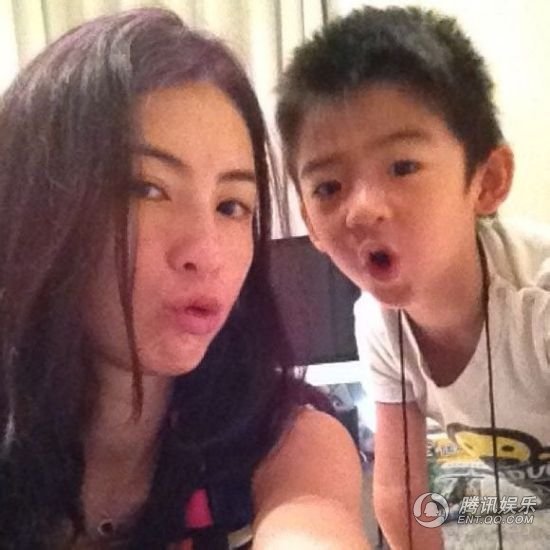 张柏文称姐姐张柏芝教育子女严格 不会带子逃课