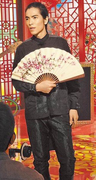 萧敬腾富婆粉丝否认是泼粪主谋 称未被警方调查