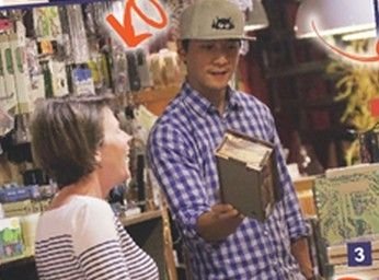 港媒:吴彦祖撇女儿夜会外国友人吃牛腩面(图)