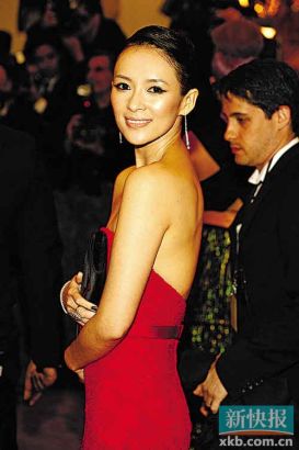 汪峰被抢镜大赚同情票 媒体调侃帮上头条