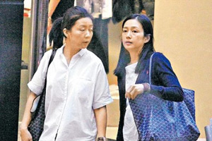 曝刘德华爱妻朱丽倩怀4月男胎孕像明显