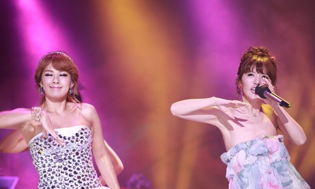 阿兰录《星搭档》礼服险滑落 被调侃“要掉了”