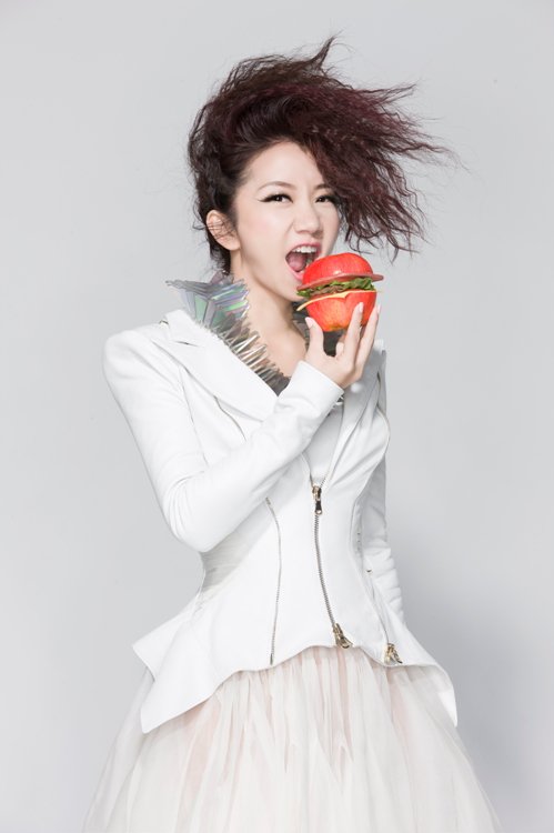 陶晶莹新碟《真的假的》蓄势待发 开解爱情谜题