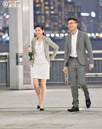 黄宗泽新剧向胡定欣求婚 剧内火热收工零交流