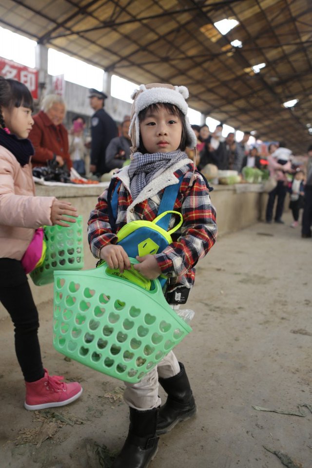 《爸爸去哪儿》宝贝买菜 kimi神采购惊呆林志颖