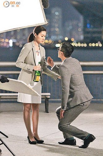 黄宗泽新剧向胡定欣求婚 剧内火热收工零交流