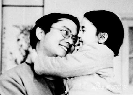 曝王刚34岁女儿王婷近照 任拍卖公司高管