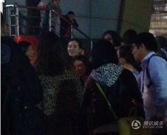 刘诗诗穿清凉泳装现身片场 高挑身材展露无疑