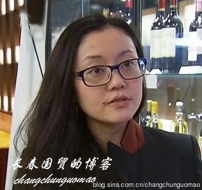 曝王刚34岁女儿王婷近照 任拍卖公司高管
