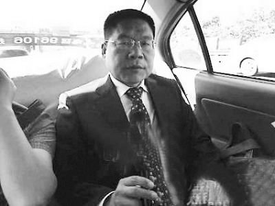 原告律师疑暗讽李某某翻供：兄弟阋墙 自欺欺人