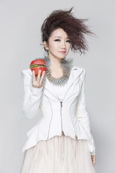 陶晶莹曝《真的假的》mv 打造奇幻世界