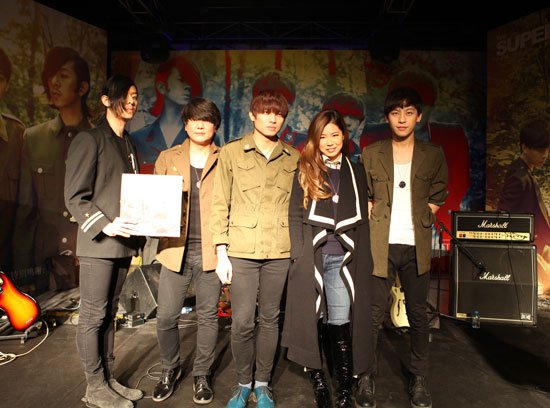 果味vc《启示录》纪念出道12年 姚贝娜赠吉他谱