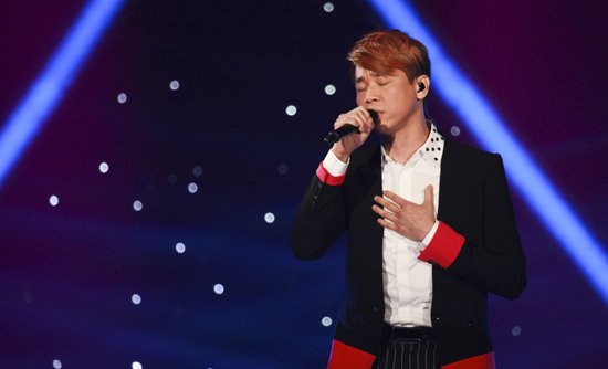 《全能星战》龚琳娜被淘汰 制作人弃毒舌秀才艺