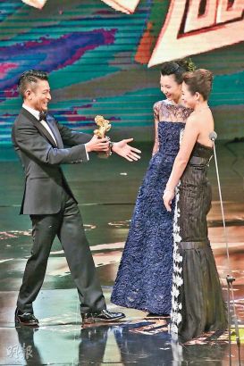 章子怡收汪峰爱的短讯 谈及结婚害羞