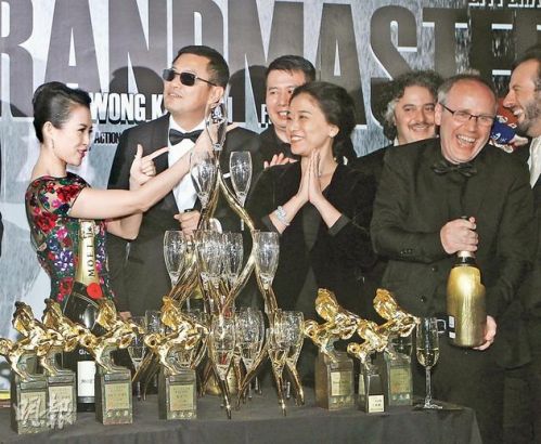 章子怡收汪峰爱的短讯 谈及结婚害羞