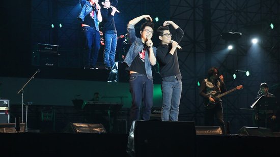 金志文孙伯纶精彩对唱 甜蜜大秀《老友记》