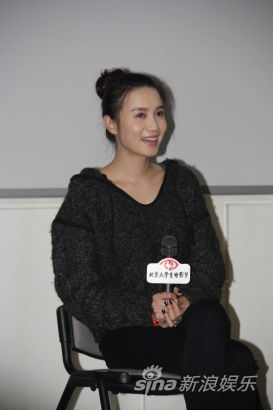 小宋佳携《萧红》再进校园 遭学子表白
