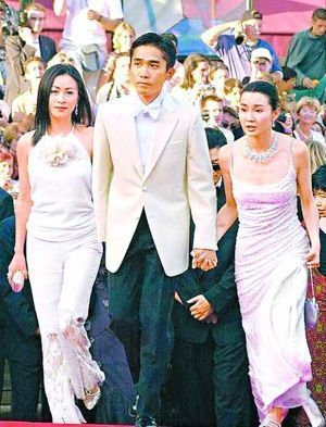 刘嘉玲拉张曼玉合照破13年僵局被赞高招