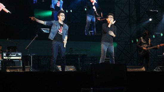 金志文孙伯纶精彩对唱 甜蜜大秀《老友记》