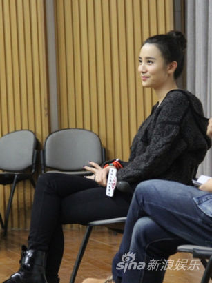 小宋佳携《萧红》再进校园 遭学子表白
