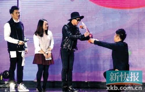 杜海涛跪拜权志龙风波后续：遭湖南卫视雪藏