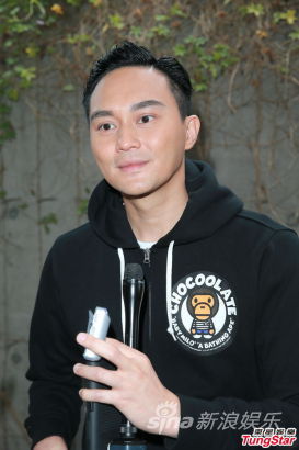 张智霖称与爱子同浴 节约用水响应环保