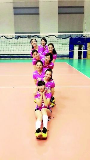 北汽女排众队员拍新季宣传照主帅赞都是大美女(