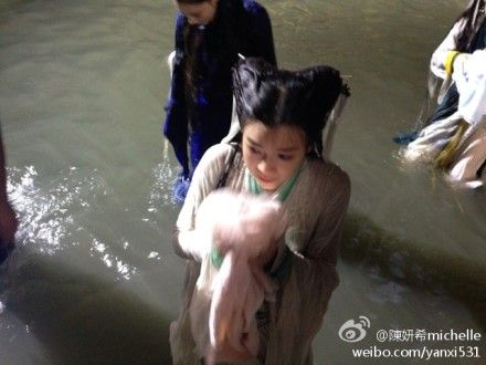 陈妍希拍落水戏 陈晓头套脱落遭嘲笑(图)