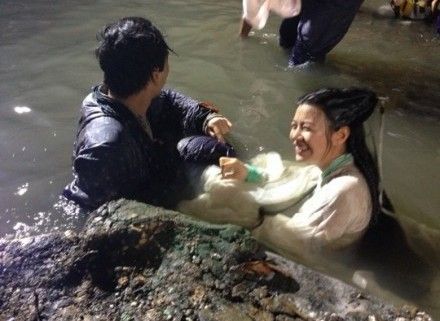 陈妍希拍落水戏 陈晓头套脱落遭嘲笑(图)