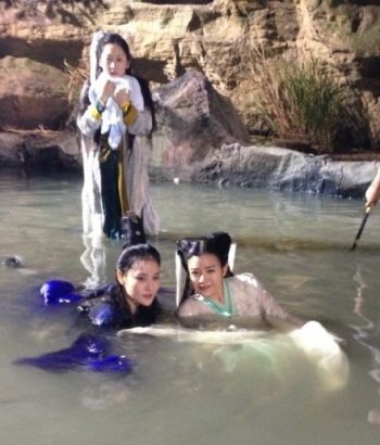 陈妍希拍落水戏 陈晓头套脱落遭嘲笑(图)