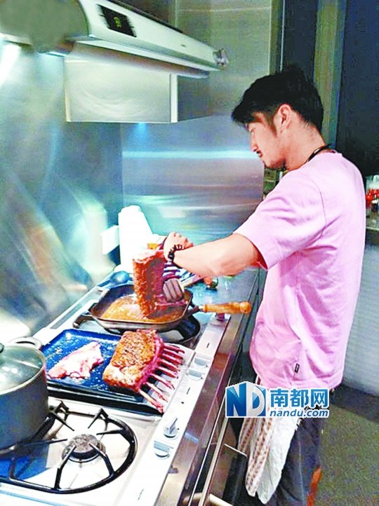 谢霆锋加盟《12道锋味》 网友：厨神终于出手了