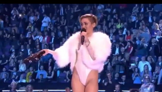 麦莉全年露<em>胯下</em>不穿裤子 领先时代风云人物评