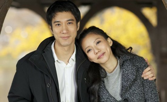 王力宏晒温馨全家福 曝其与娇妻纽约办小型婚宴