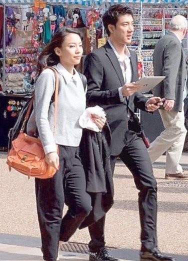 传李云迪女友爱泡夜店 搂抱王力宏照曝光(图)