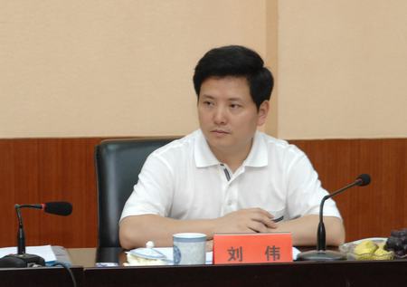 重庆市政府调整12名干部职务