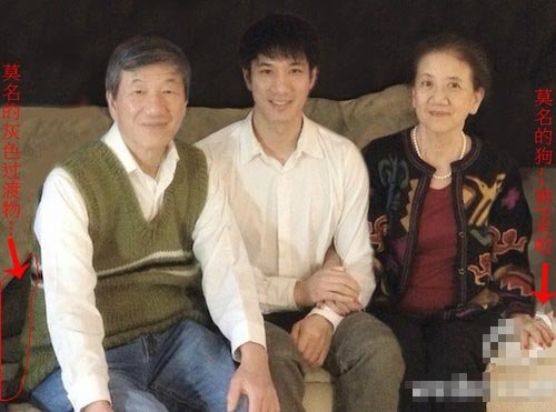 王力宏携妻子拍全家福 照片变形被指是ps(图)