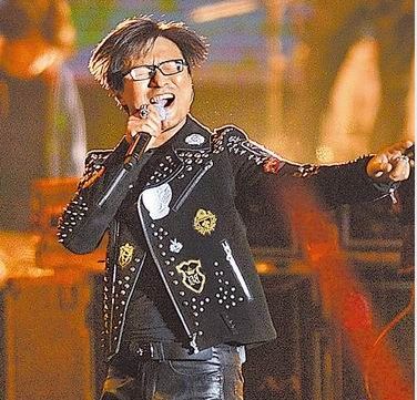 汪峰出招又撞大新闻 抢头条5连败