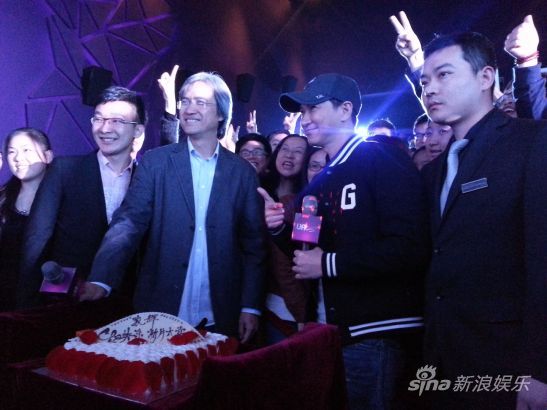 《扫毒》首周票房告捷 家辉生日古仔跳舞