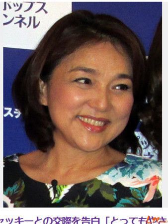 日58岁女星自曝与成龙交往1年 赞其身材棒