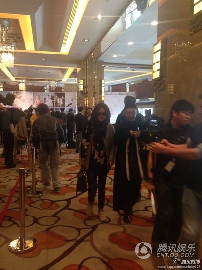 郝蕾办婚礼暨儿子百日宴 赵薇姚晨等到场祝贺
