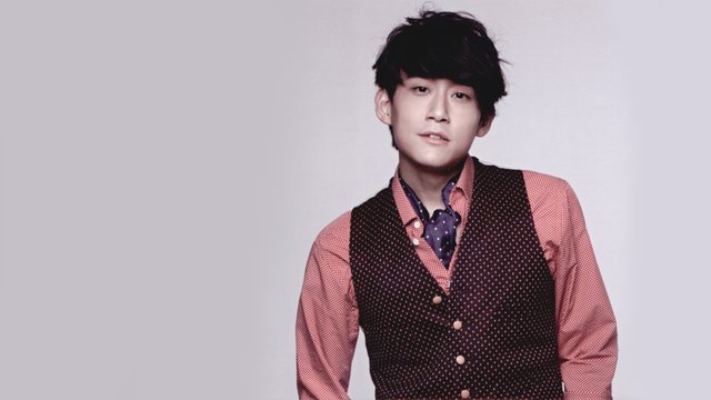 陈乃荣支持《特工艾米拉》 借签名专辑送祝福