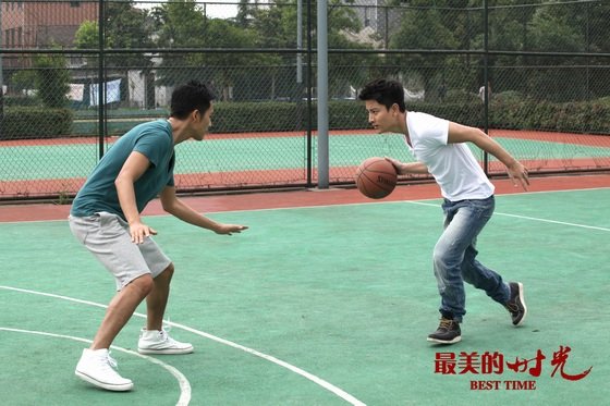 《最美的时光》热播 钟汉良贾乃亮上演篮球对决