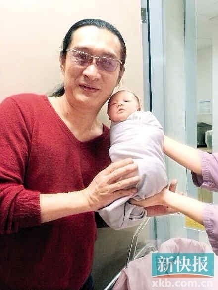 歌手黄安升级当外公 送女儿六百万豪宅