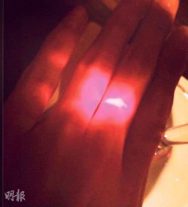 邓丽欣秀出戒指照片 疑与方力申结婚(图)