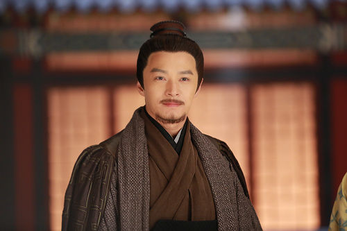 在新版《神雕侠侣》中郑国霖也花了很大心思来表现郭靖这种不为人知的