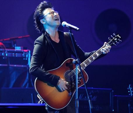 师生齐唱汪峰《怒放》唤醒昏迷女学生