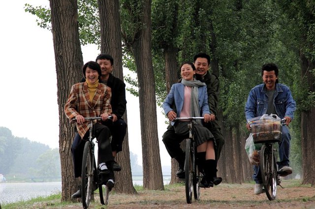 《兄弟车行》央八将播 王斑修车厂体验生活